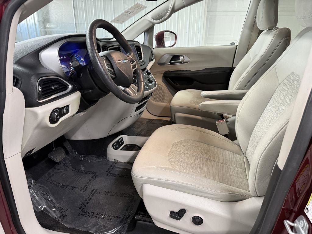 Used 2018 Chrysler Pacifica Touring Plus image 9