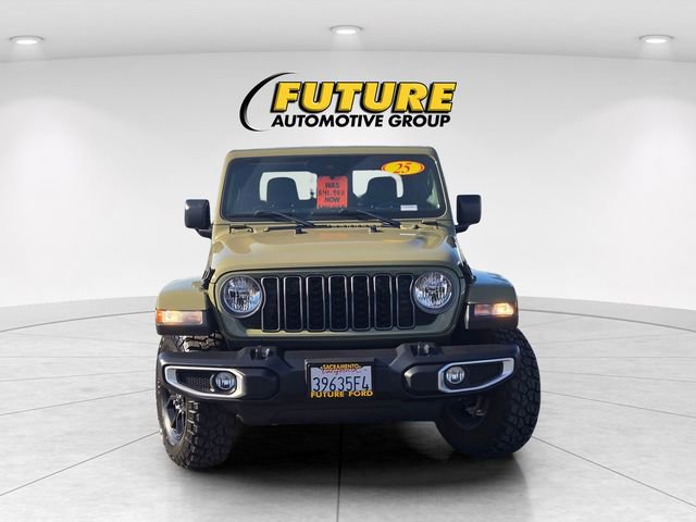 Used 2025 Jeep Gladiator Sport image 2