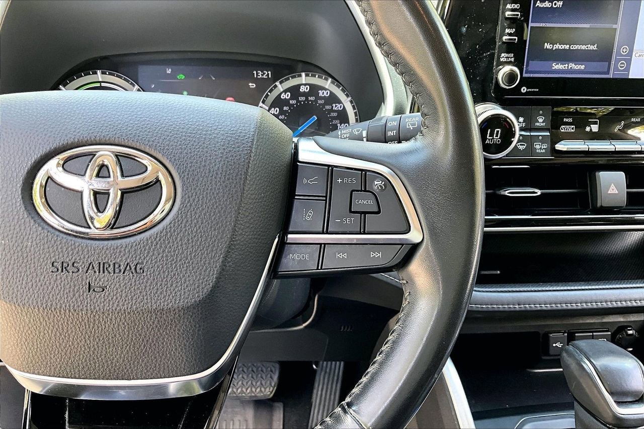 Used 2021 Toyota Highlander XLE AWD/4WD image 11