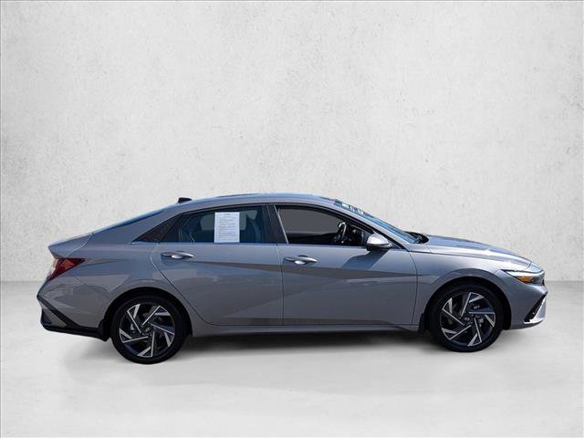 Used 2025 Hyundai Elantra Limited FWD image 4