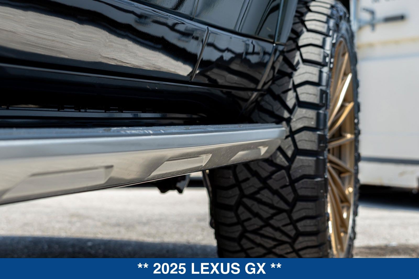 Used 2025 Lexus GX 550 w/ Accessory Package (Z1) AWD/4WD image 25