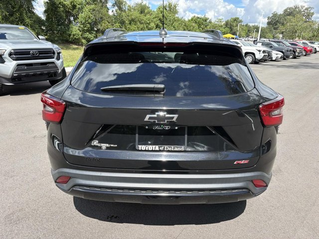Used 2024 Chevrolet Trax RS w/ Sunroof Package FWD image 3
