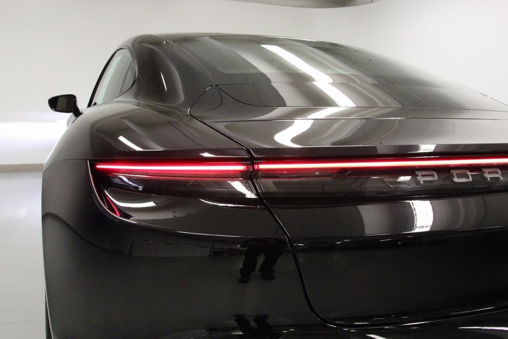 Used 2022 Porsche Taycan image 11