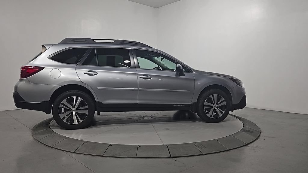 Used 2018 Subaru Outback 3.6R Limited AWD/4WD image 7