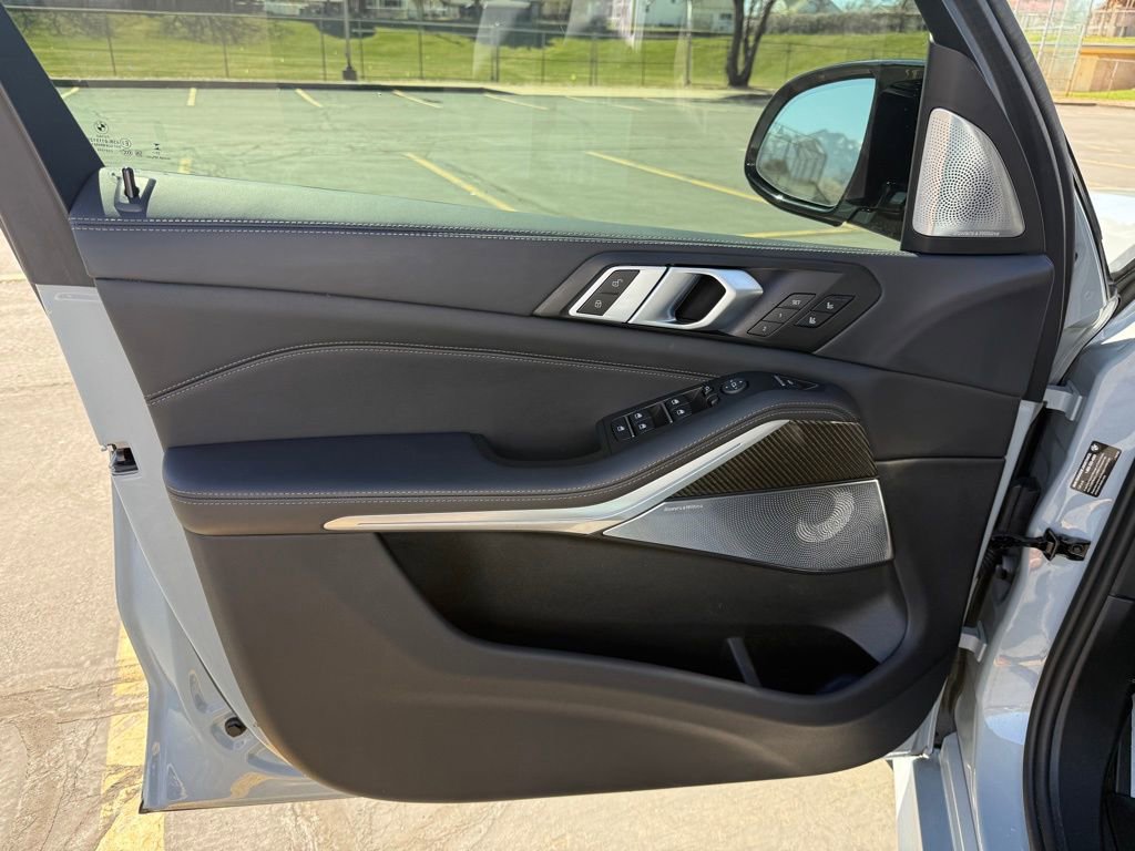 Used 2024 BMW X5 M60i image 9