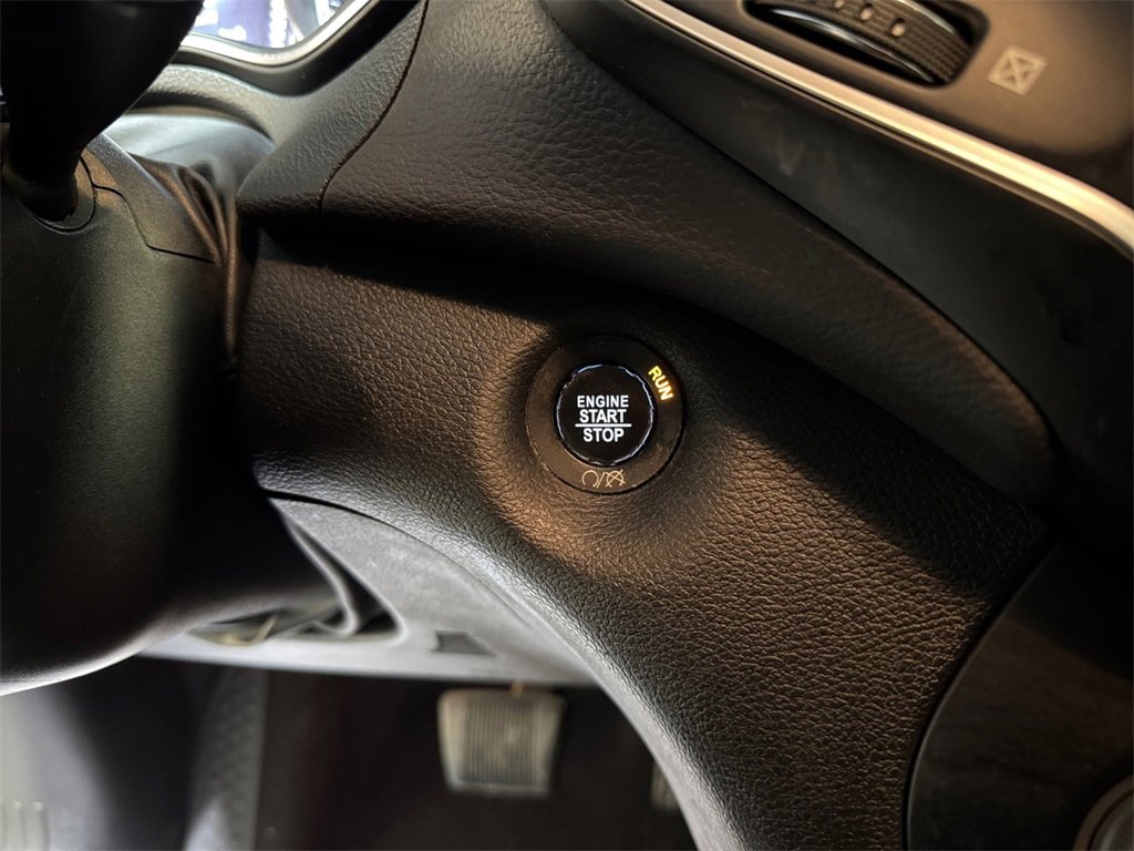 Used 2019 Jeep Cherokee Latitude Plus w/ Cold Weather Group image 29