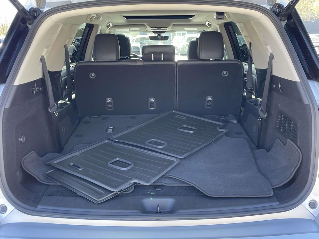 Used 2025 Nissan Pathfinder Platinum w/ Cargo Package AWD/4WD image 9