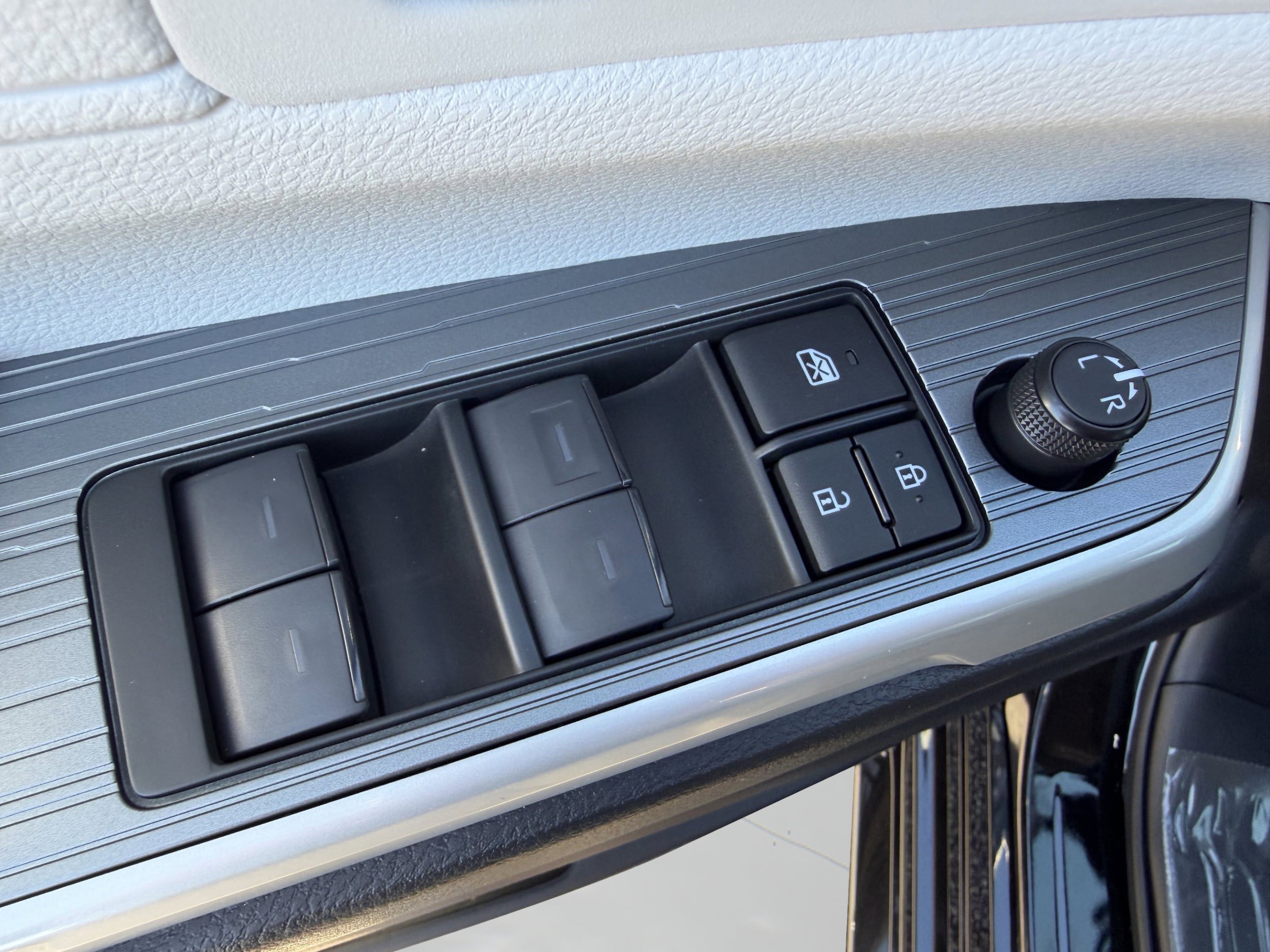 Certified 2025 Toyota Sienna XLE FWD image 24