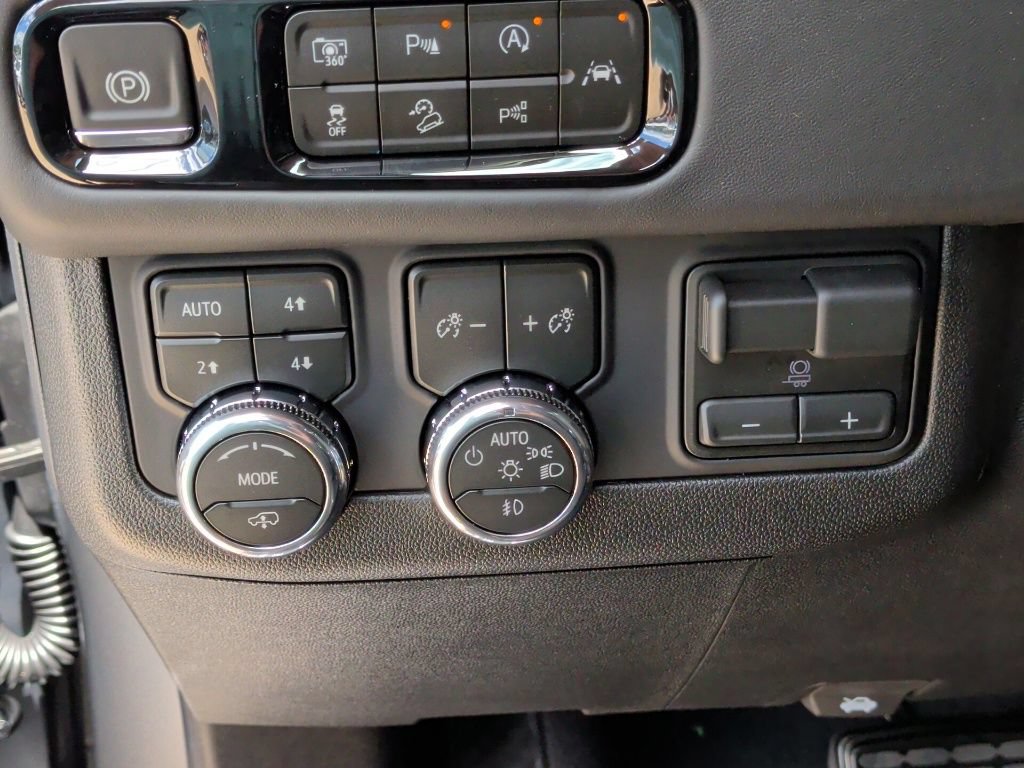New 2026 GMC Yukon AT4 Ultimate AWD/4WD image 17