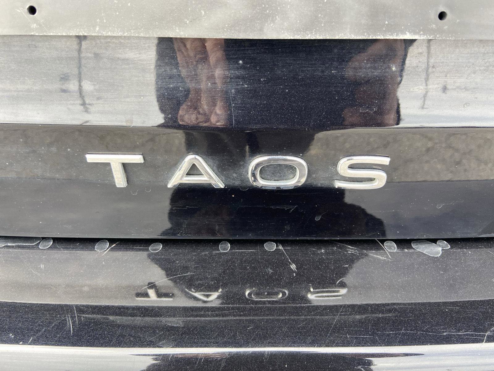 Used 2024 Volkswagen Taos SE image 37