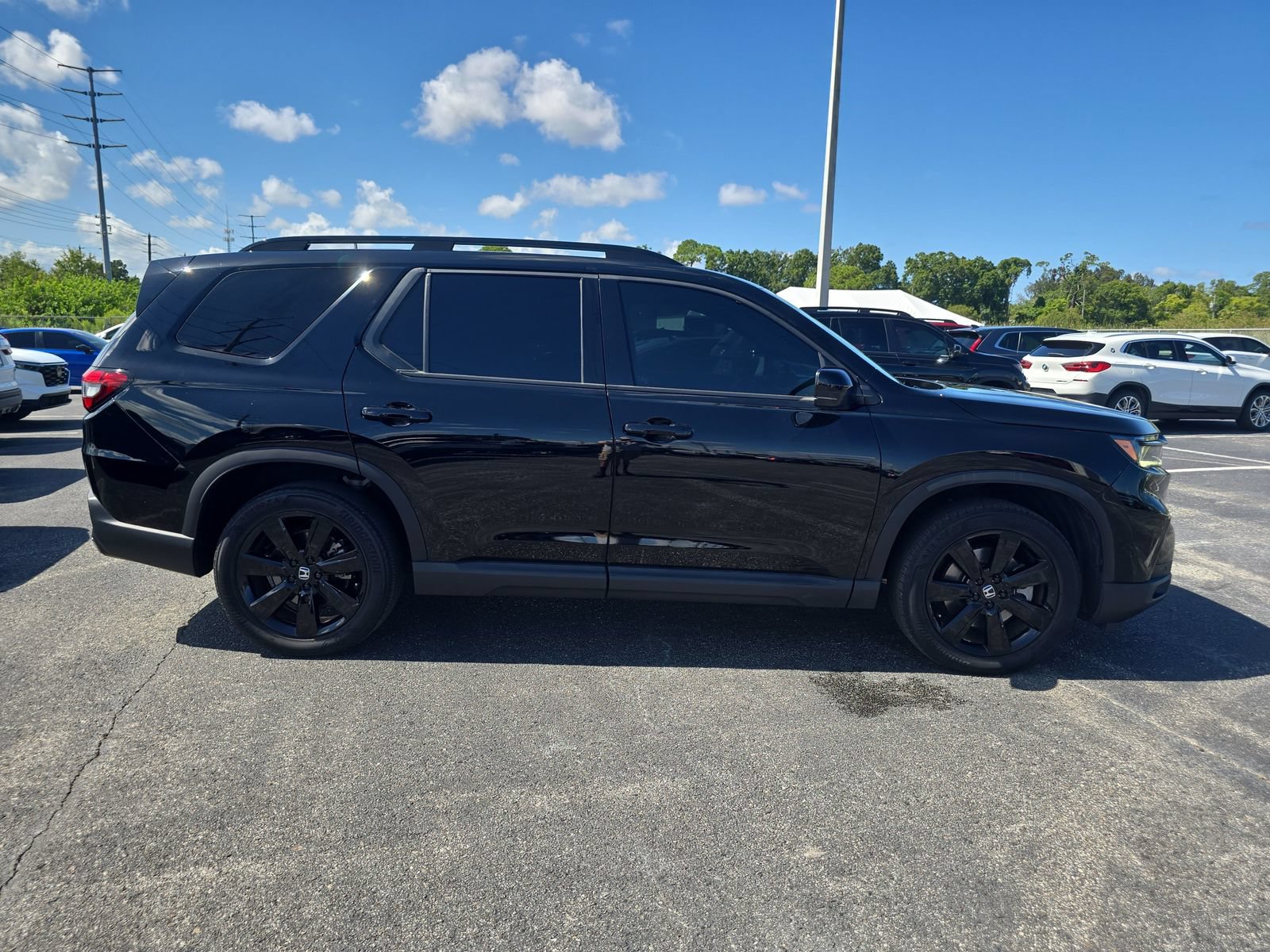 Used 2025 Honda Pilot Black Edition image 3