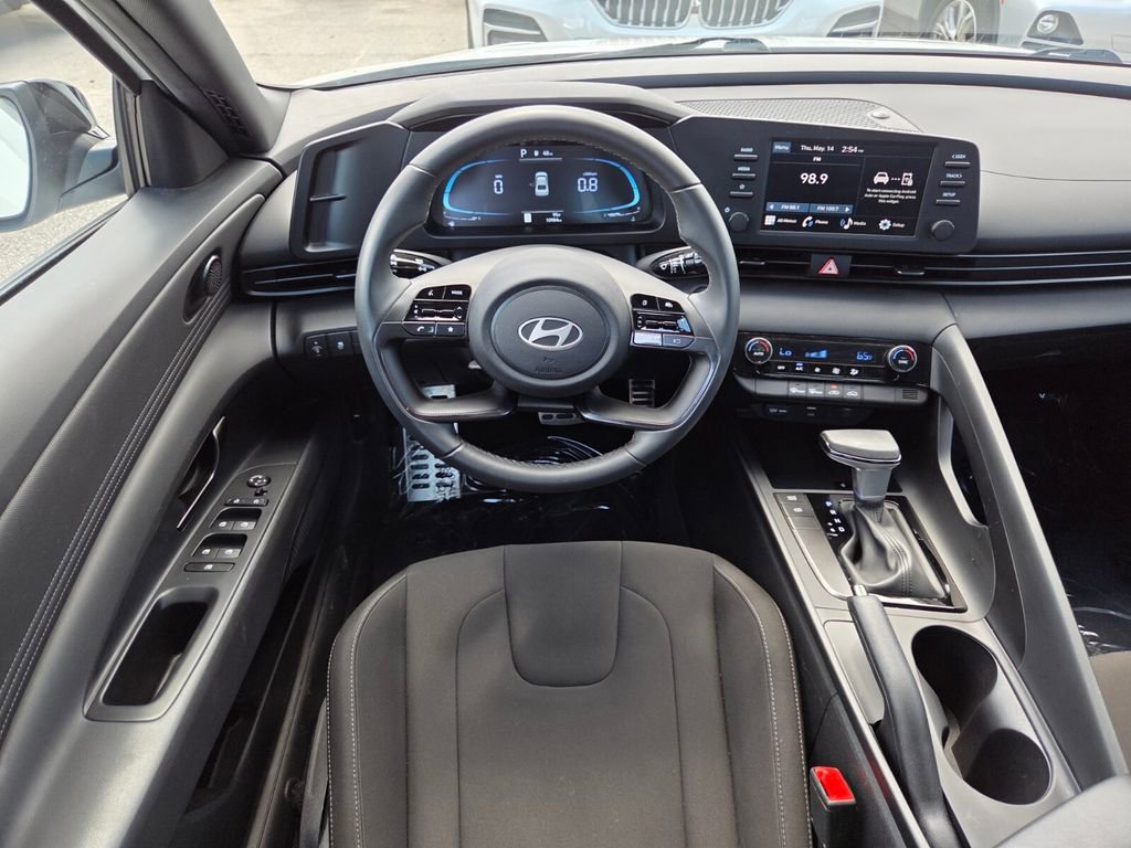 Used 2025 Hyundai Elantra Sport FWD image 19