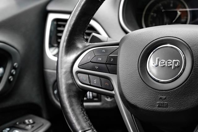 Used 2019 Jeep Cherokee Limited w/ Luxury Group AWD/4WD image 19