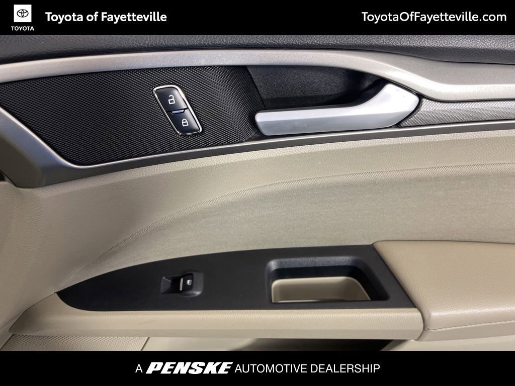 Used 2018 Ford Fusion SE image 20