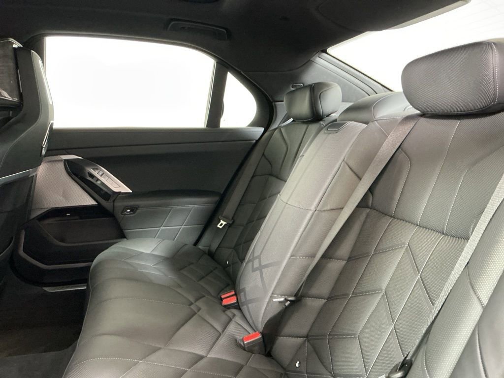 Certified 2023 BMW 740i image 27