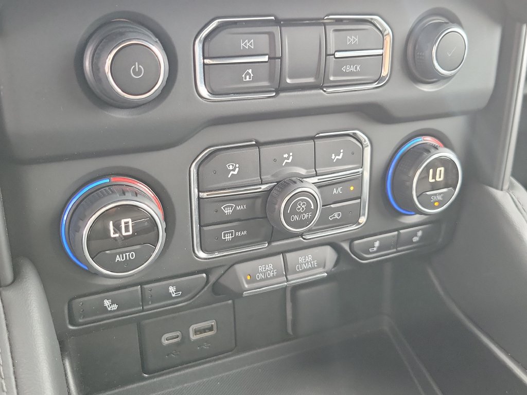 Used 2024 Chevrolet Suburban LT AWD/4WD image 36