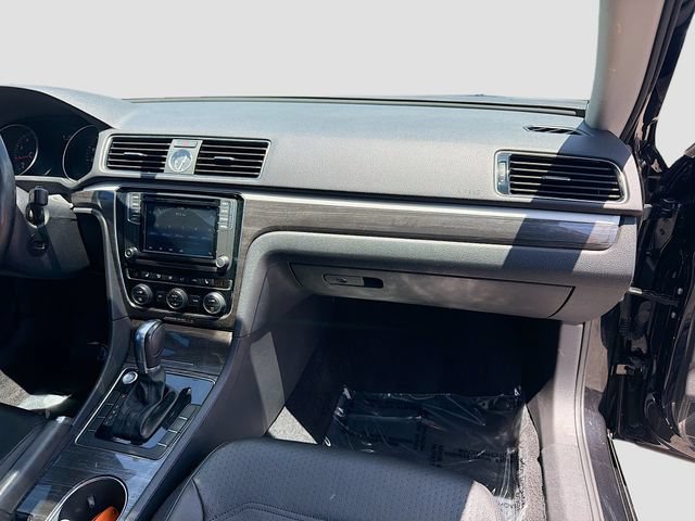 Used 2017 Volkswagen Passat 1.8T SE FWD image 28