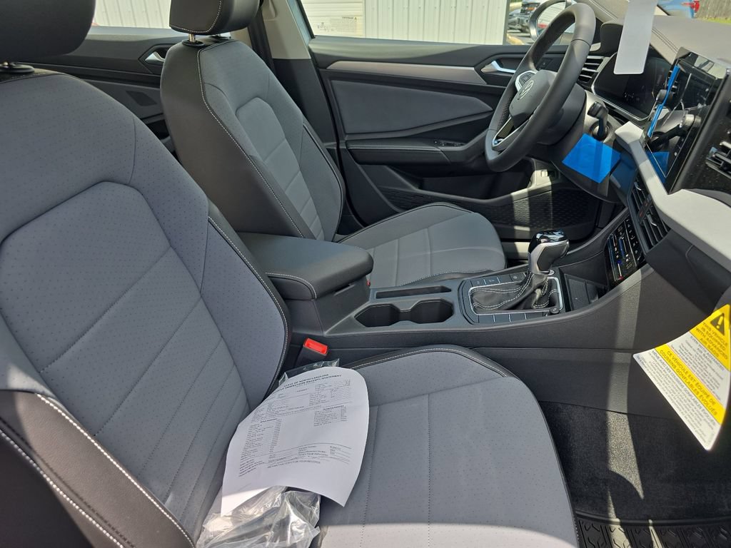 New 2026 Volkswagen Jetta SE FWD image 10
