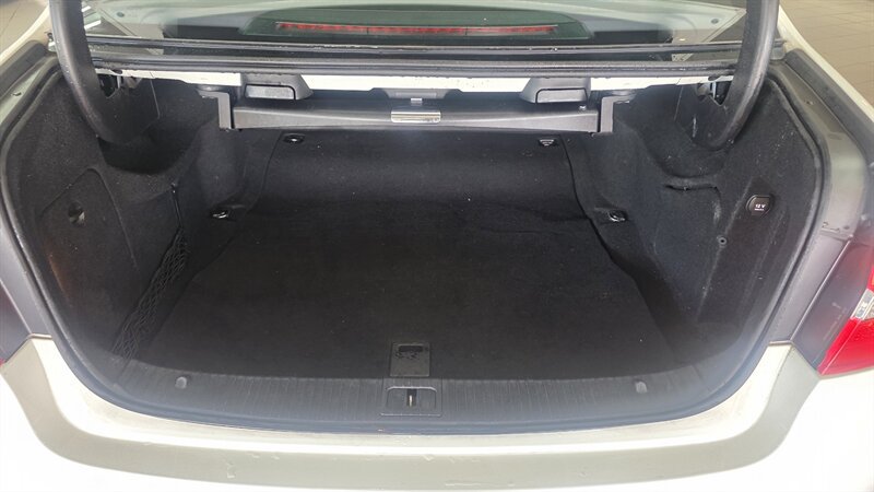 Used 2012 Mercedes-Benz E 350 4MATIC Sedan image 29