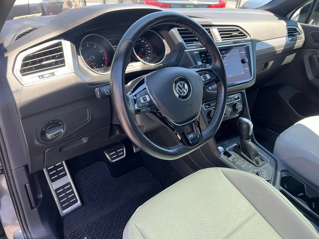 Used 2020 Volkswagen Tiguan SE R-Line AWD/4WD image 16