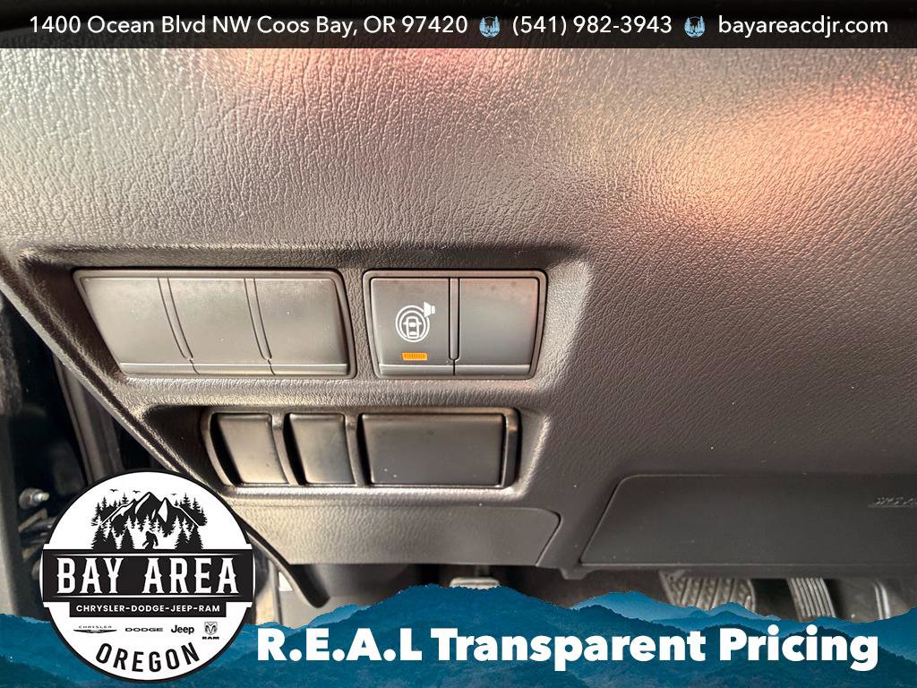 Used 2021 Nissan Armada SV AWD/4WD image 18