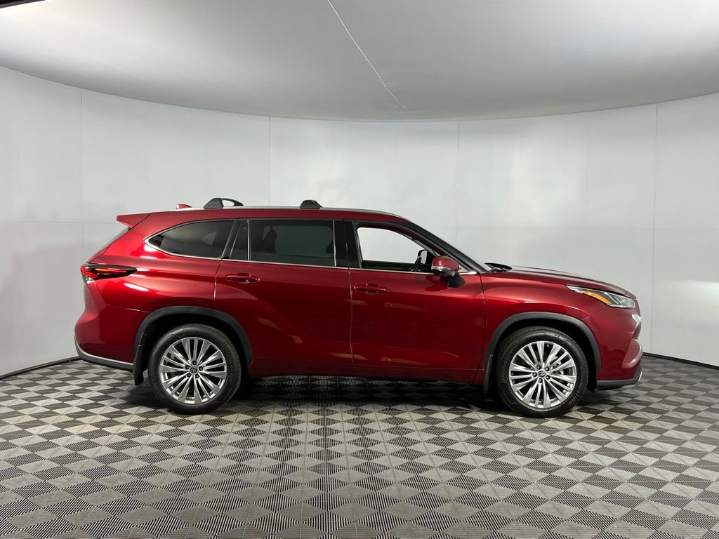 Used 2024 Toyota Highlander Platinum image 5
