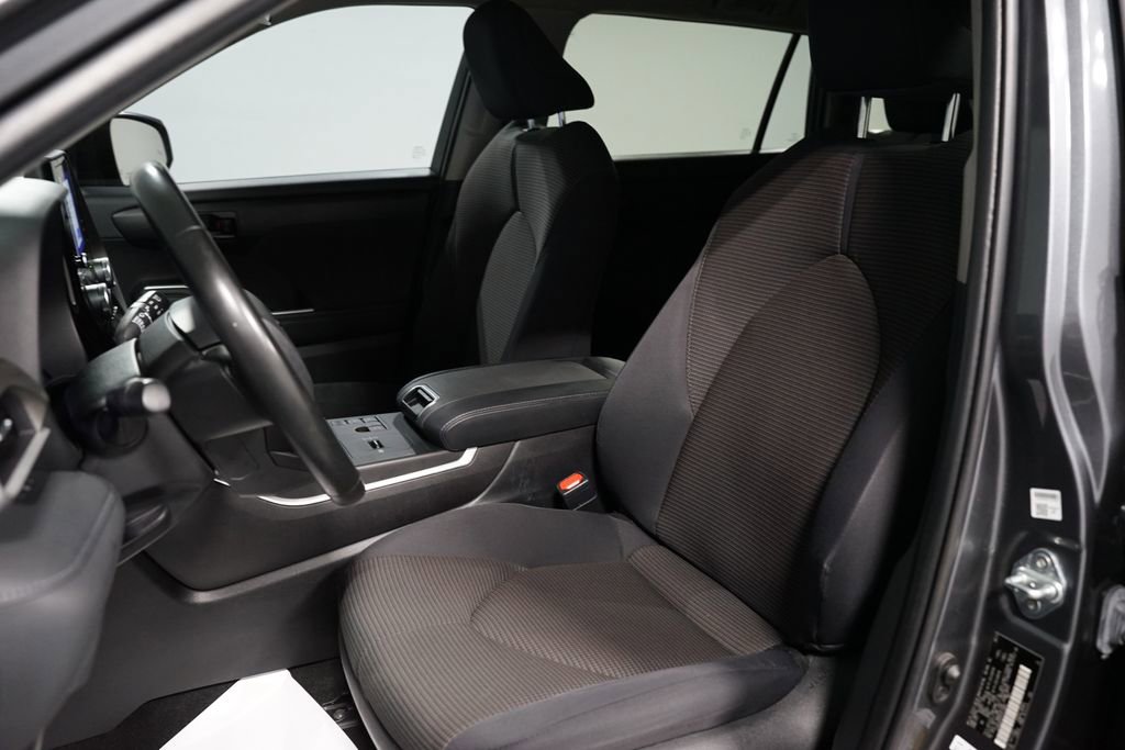Used 2023 Toyota Highlander LE image 27