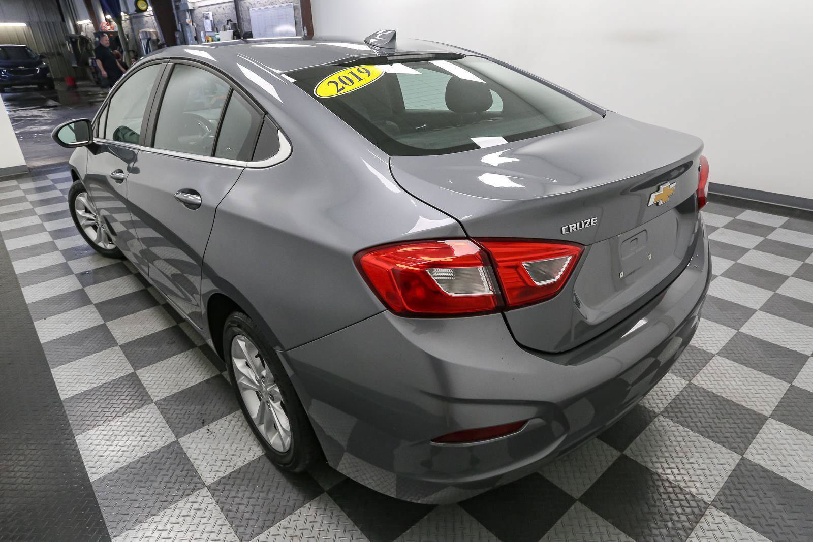 Used 2019 Chevrolet Cruze LT FWD image 9
