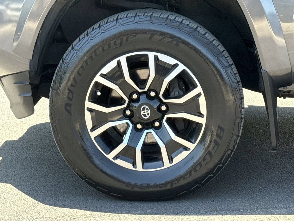 Used 2020 Toyota Tacoma TRD Sport w/ Technology Package AWD/4WD image 18