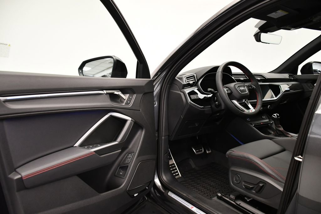 Used 2025 Audi Q3 2.0T Premium Plus w/ Premium Plus Package image 38