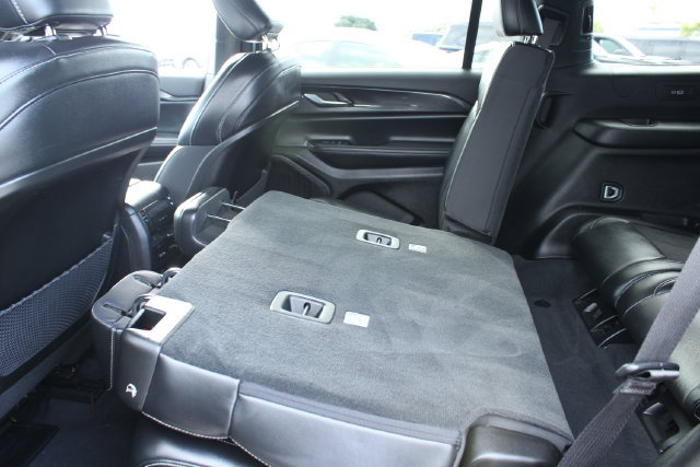 Used 2023 Jeep Grand Cherokee L Laredo RWD image 43