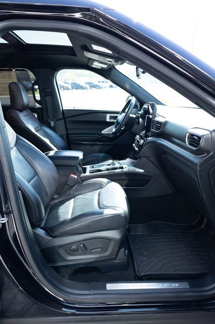 Used 2023 Ford Explorer Platinum w/ Technology Package image 27