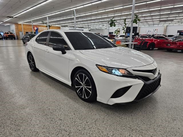 Used 2020 Toyota Camry SE image 3