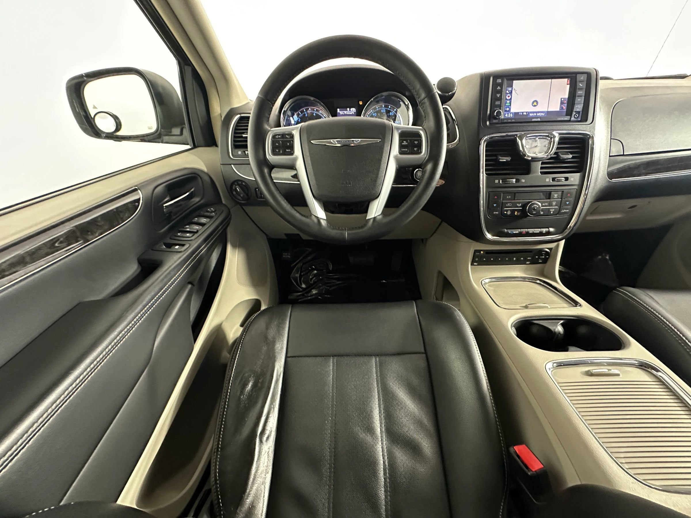 Used 2012 Chrysler Town & Country Touring-L w/ Premium Group FWD image 35