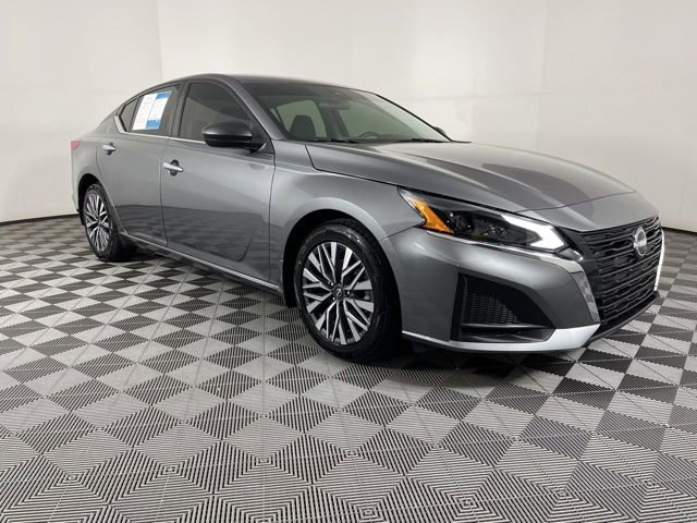 Used 2024 Nissan Altima 2.5 SV image 2