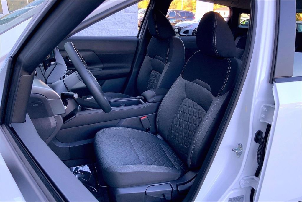 New 2026 Nissan Kicks SV w/ Charging Package image 9