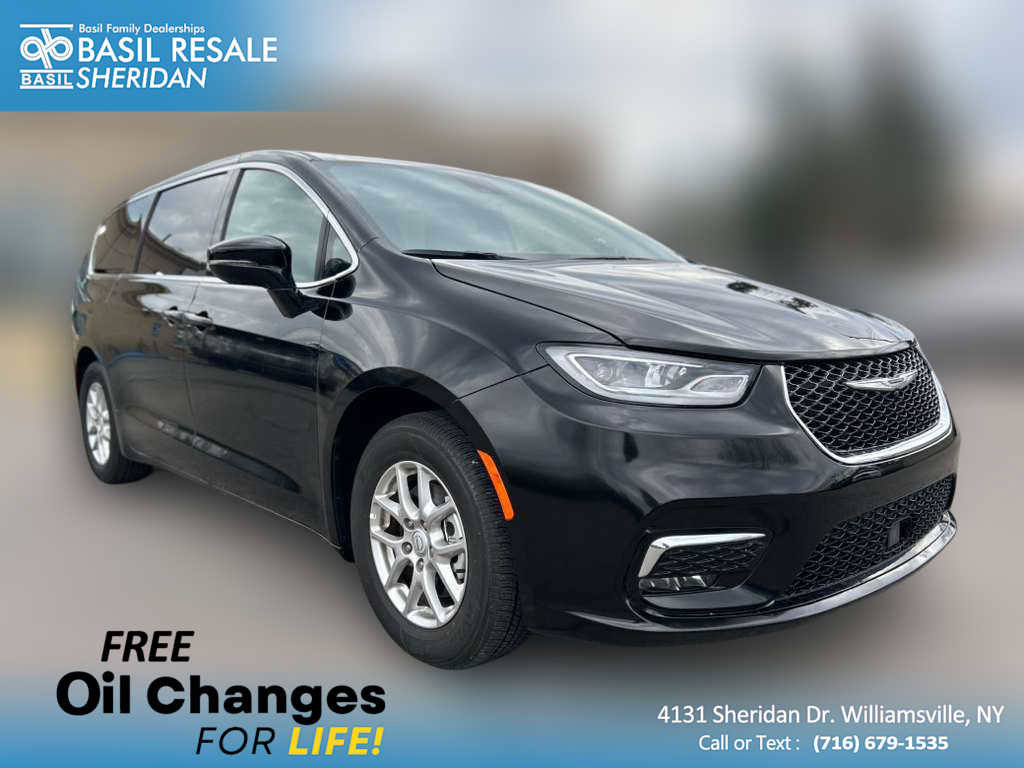 Used 2026 Chrysler Pacifica Select image 1