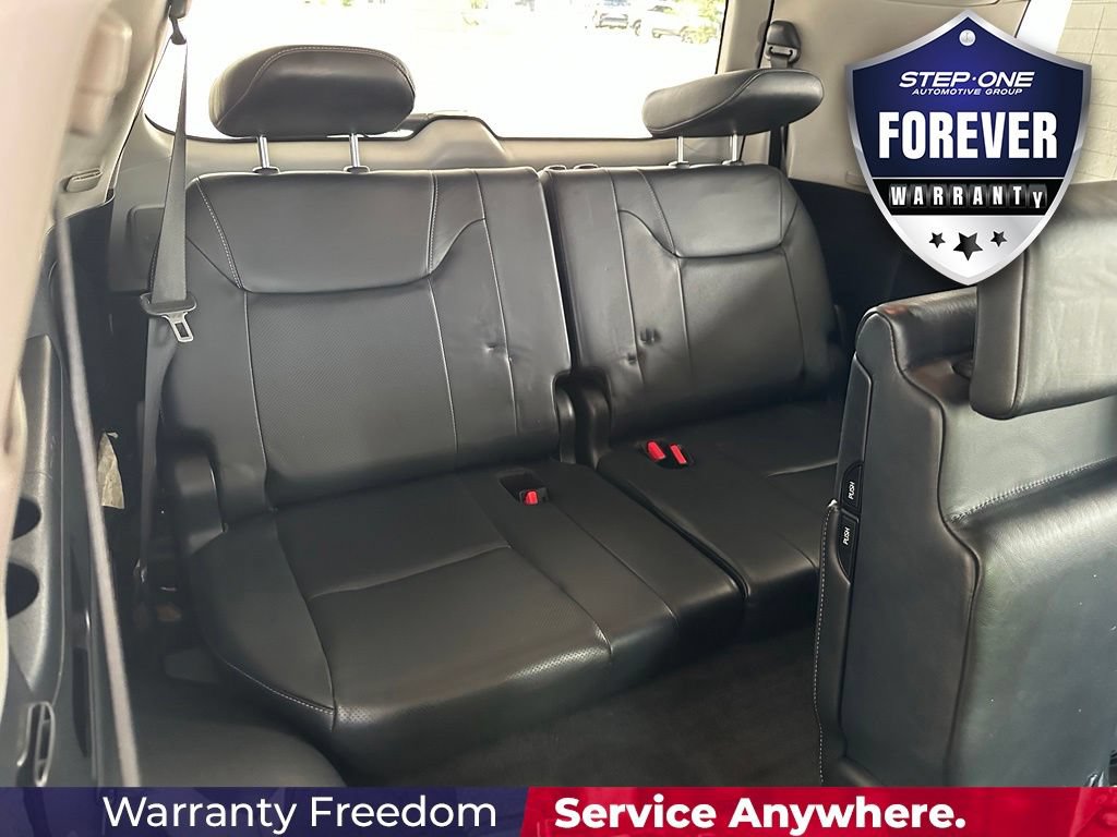 Used 2013 Lexus LX 570 4WD w/ Luxury Pkg w/Pre-crash image 38