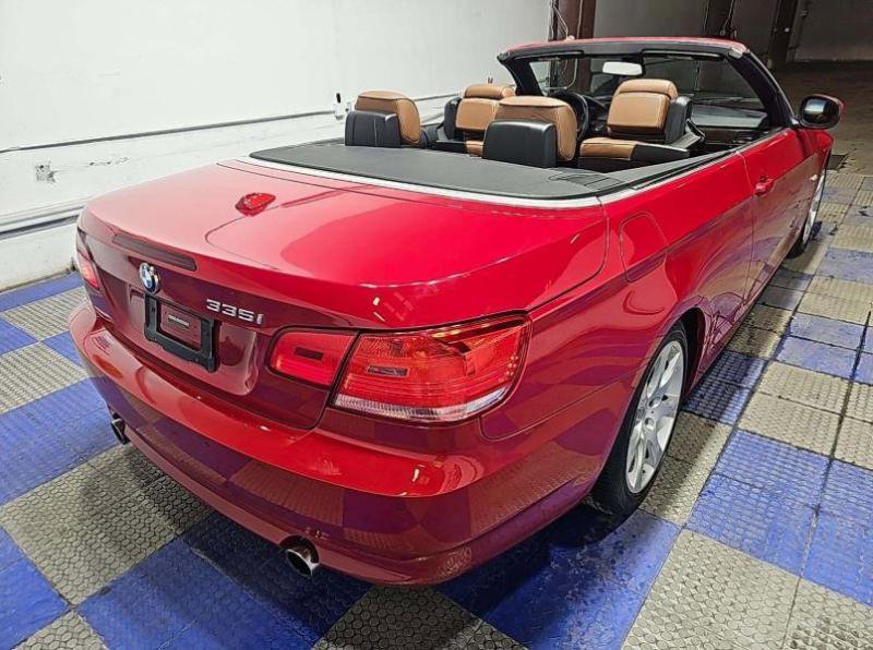 Used 2010 BMW 335i Convertible image 2