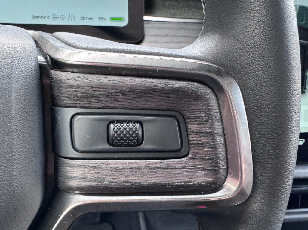 Used 2025 Rivian R1S Adventure Dual AWD/4WD image 30
