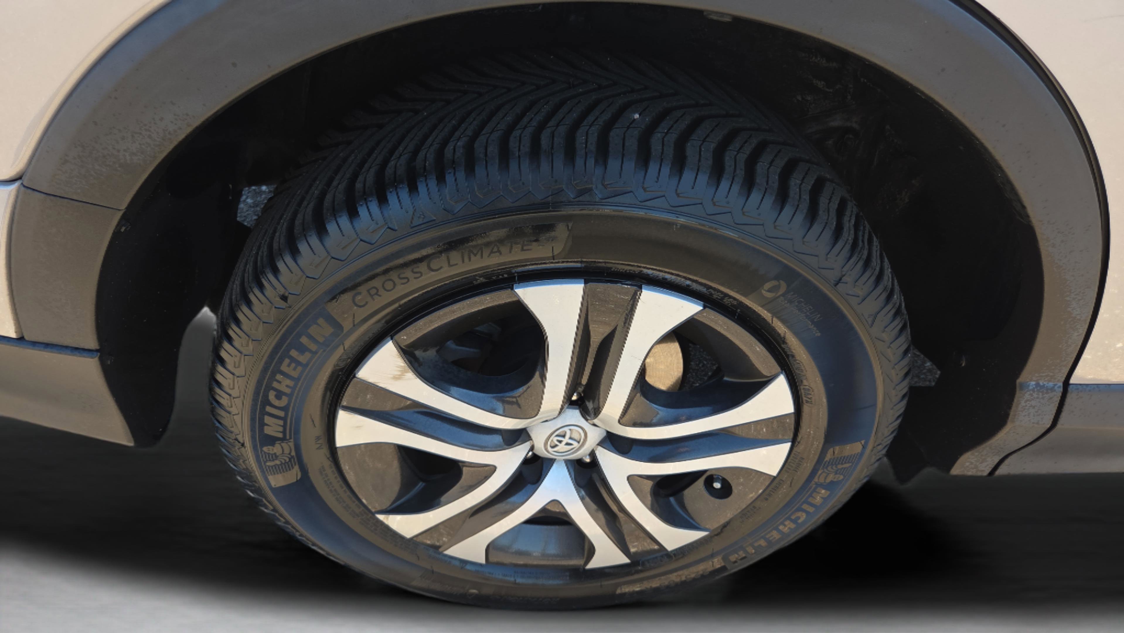 Used 2016 Toyota RAV4 LE image 19