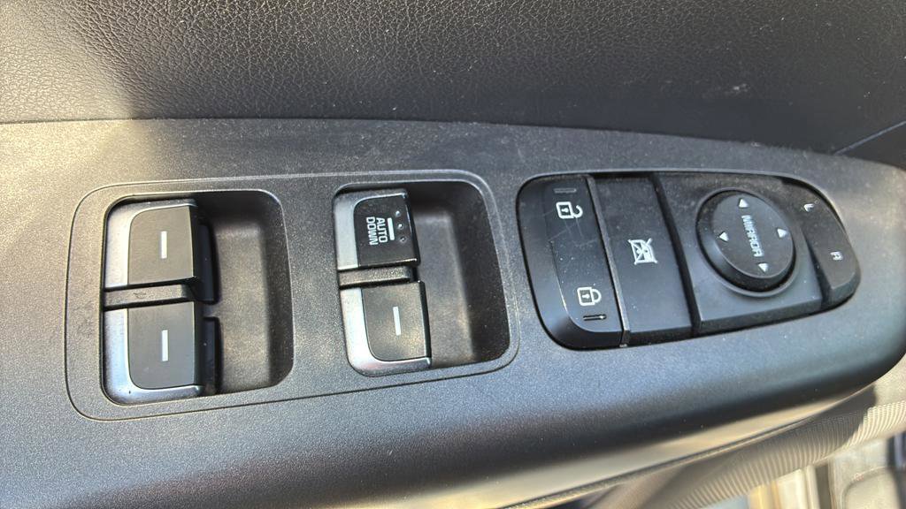 Used 2020 Kia Sportage LX image 12