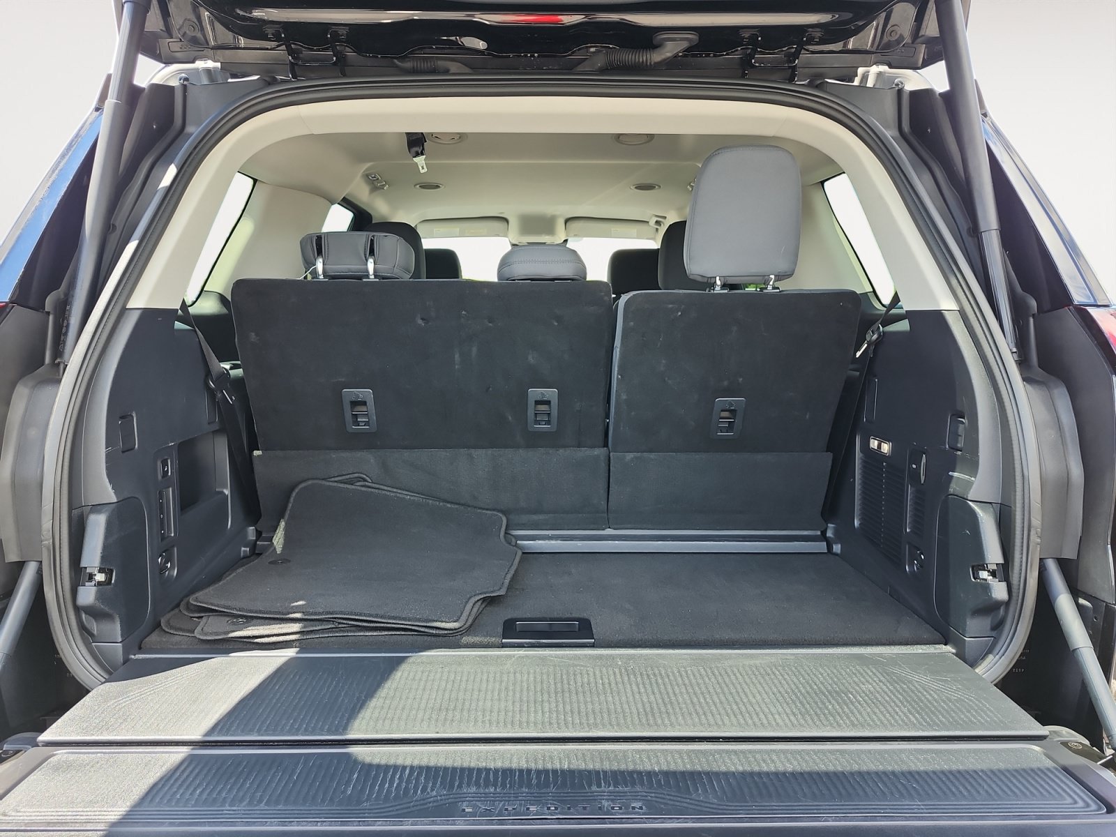 Used 2025 Ford Expedition Active RWD image 16