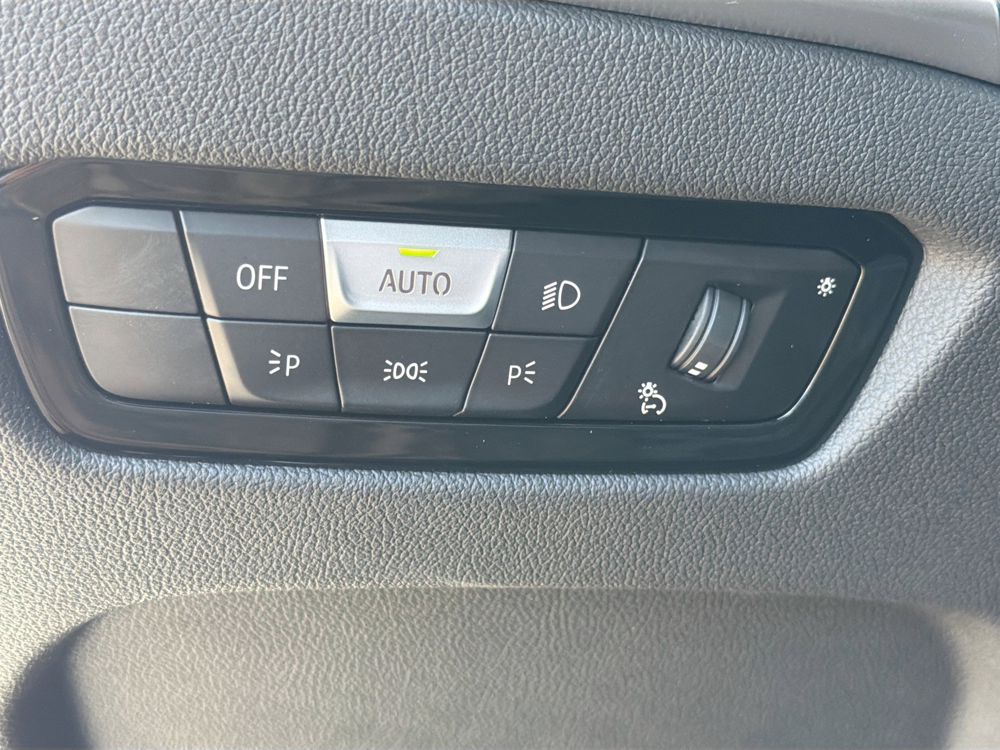 New 2026 BMW 330i xDrive Sedan w/ Premium Package image 35