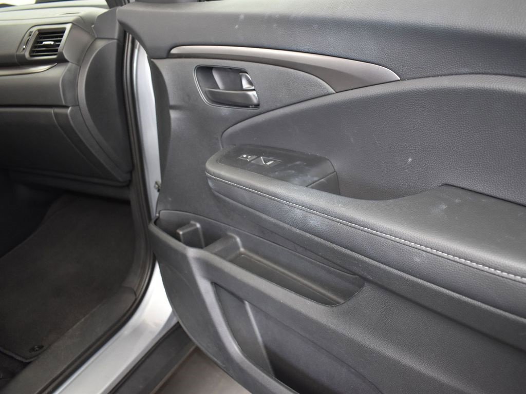 Used 2025 Honda Passport EX-L image 23