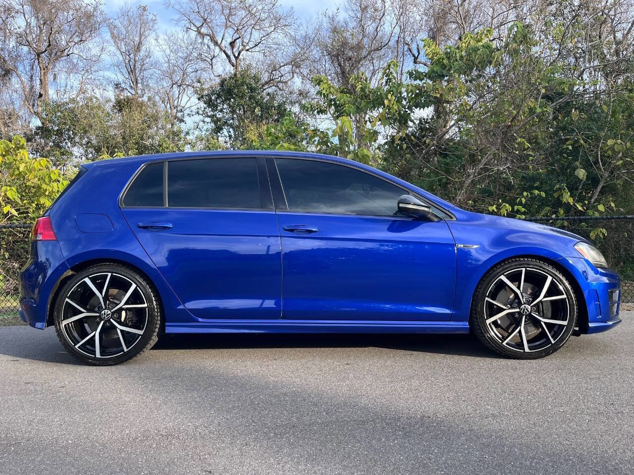 Used 2017 Volkswagen Golf R 4-Door image 14