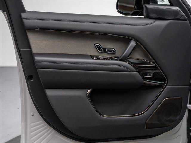 New 2026 Land Rover Range Rover SV AWD/4WD image 27