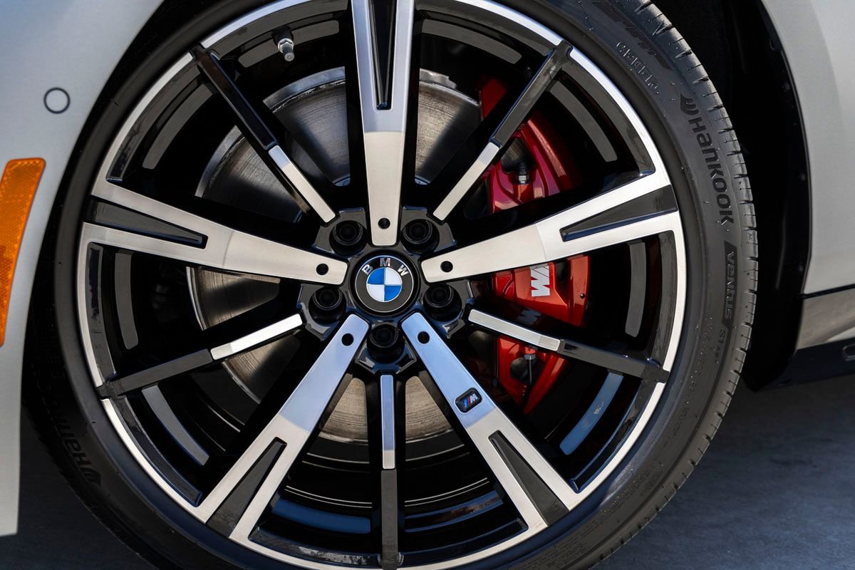 New 2026 BMW 550e xDrive AWD/4WD image 10