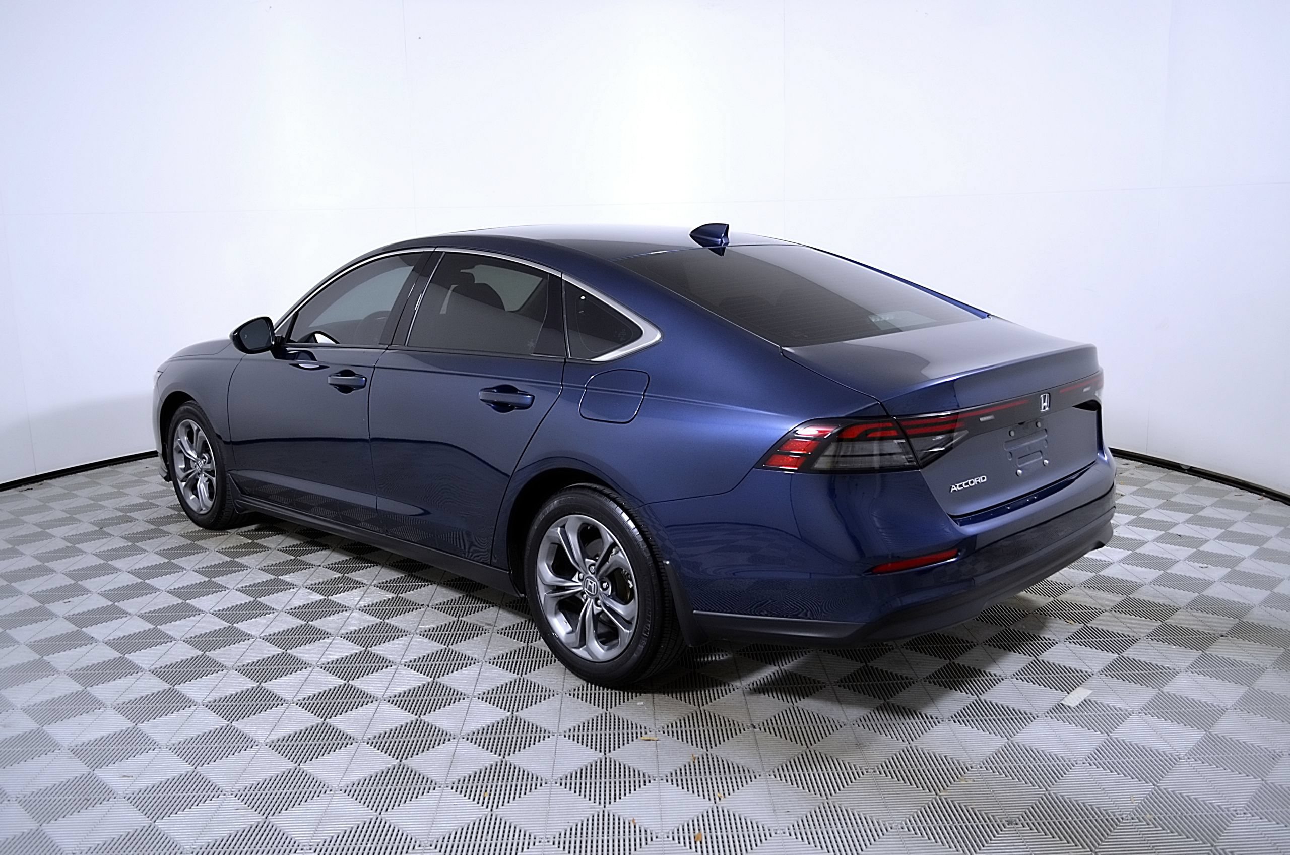 Used 2024 Honda Accord EX image 9