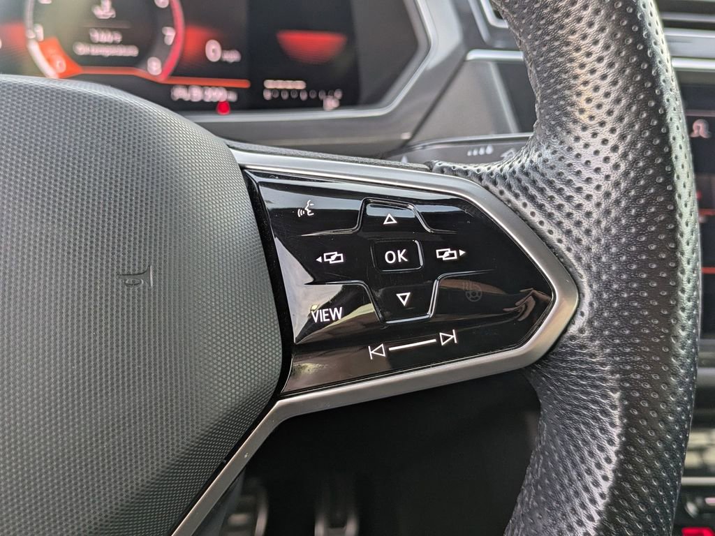 Used 2023 Volkswagen Tiguan SE R-Line image 18